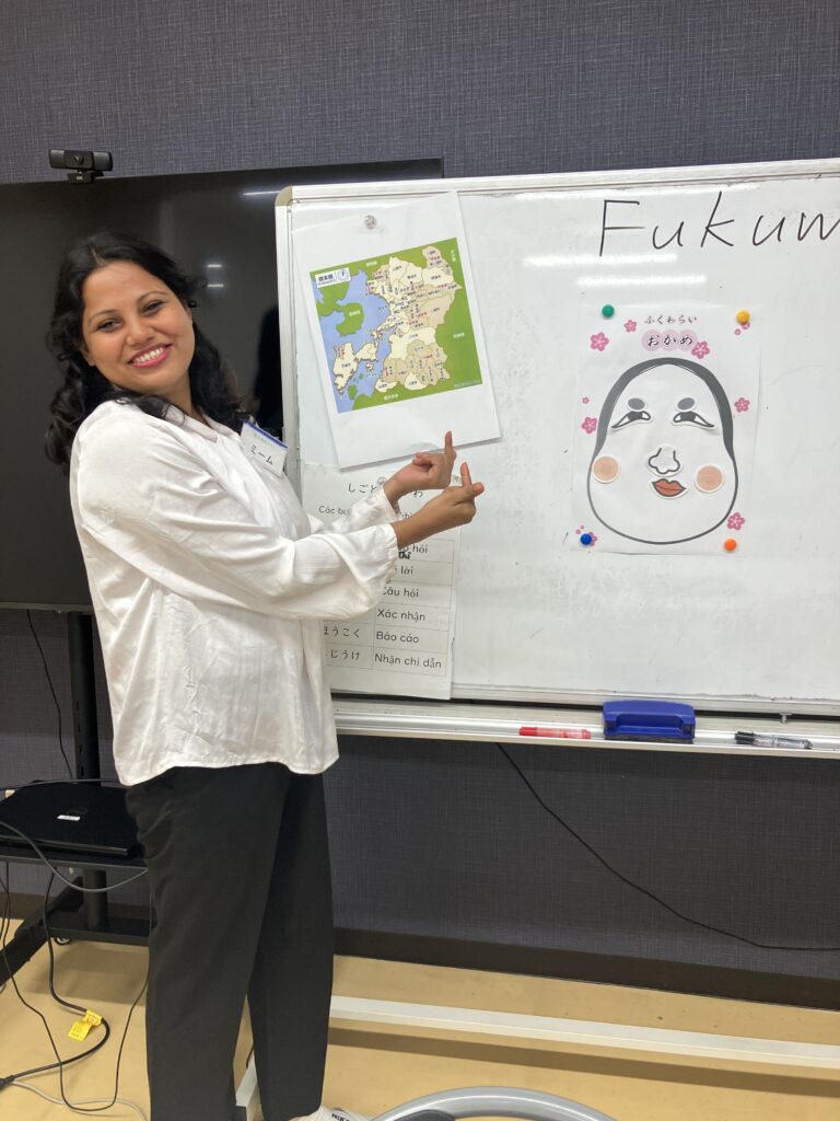 福笑いで交流！実習生との日本語学習交流会レポート